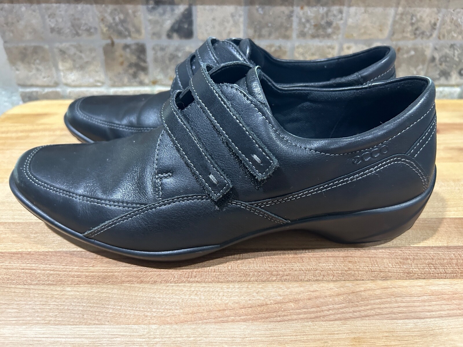 Ecco Black Women’s Size 38 US 7 Leather Upper Shoes Hook & Loop Straps