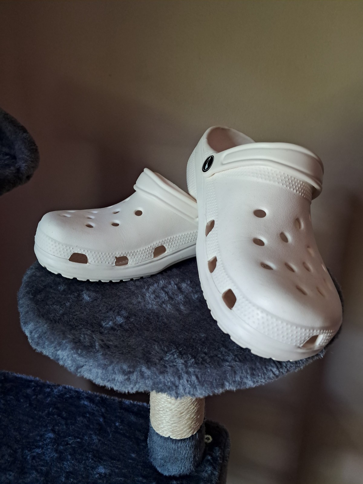 White Classic Clogs Shoes Women’s Size 9 Men’s 7