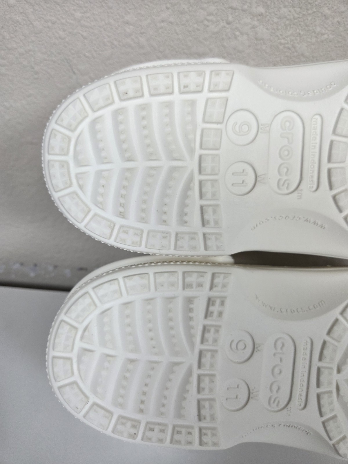 NEW Crocs Baya Clogs Slip On Shoes sz Mens sz 9 Womens 11 White