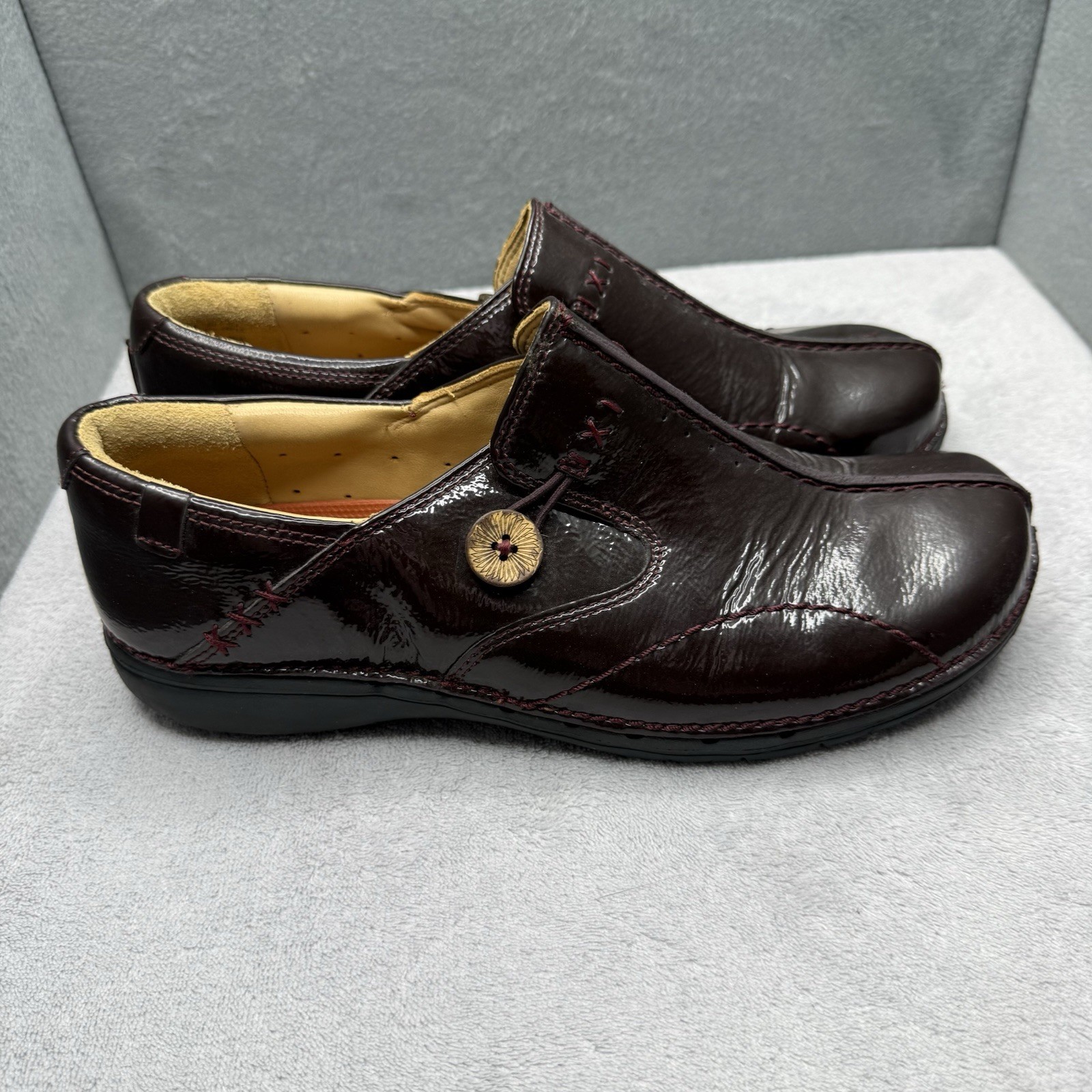 Clarks Un Loop Women’s 10M Burgundy Patent Leather Comfort Slip On Loafers