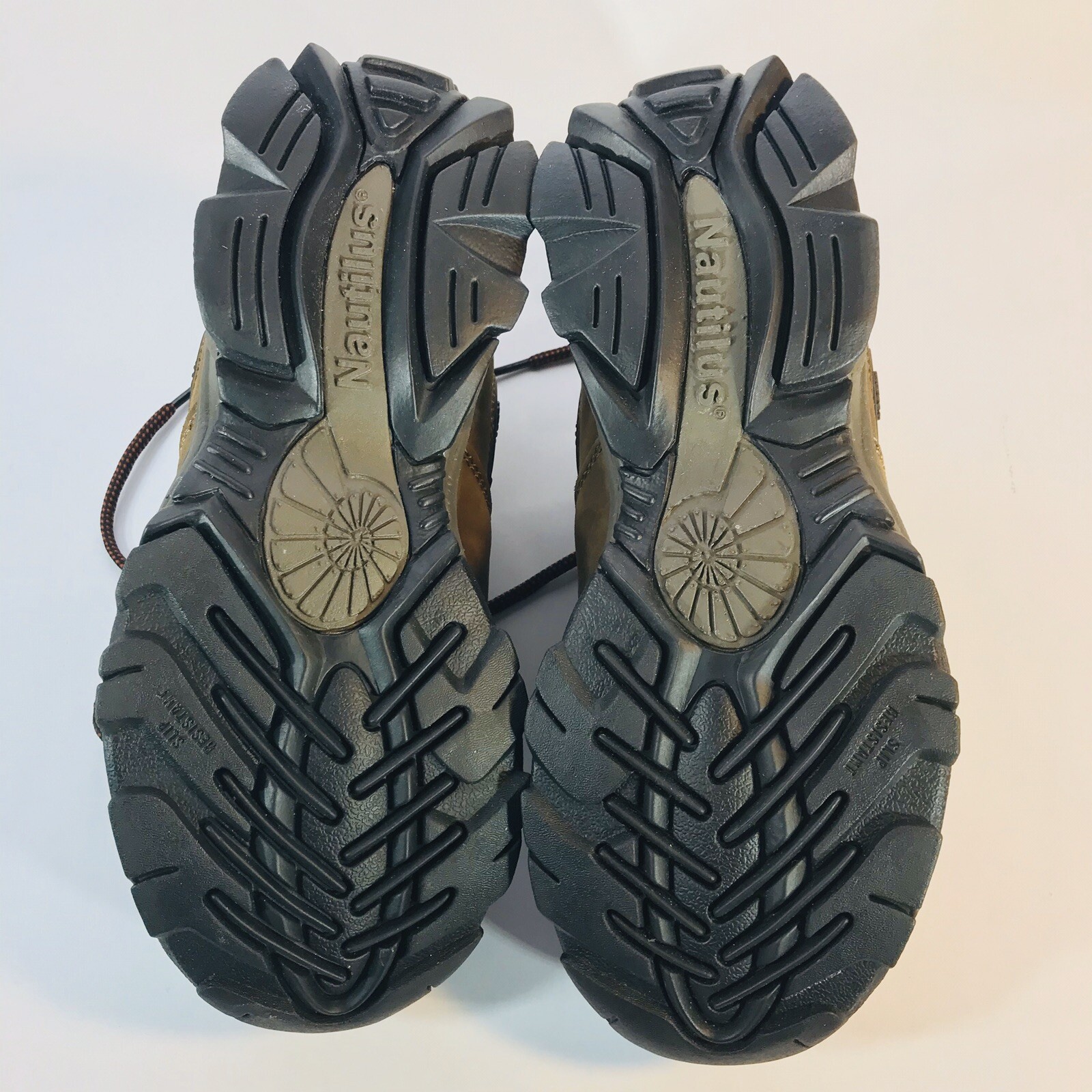 Nautilus 1353 ESD Composite Safety Toe Athletic Shoe Brown Leather Womens 6 M/W