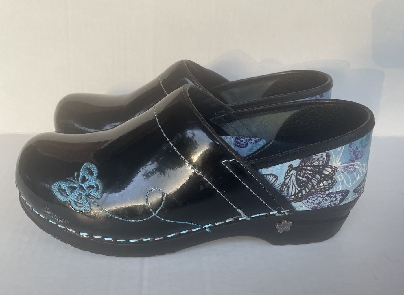 Sanita Professional Clogs Black Patent Leather Blue Butterfly Embroidered 37