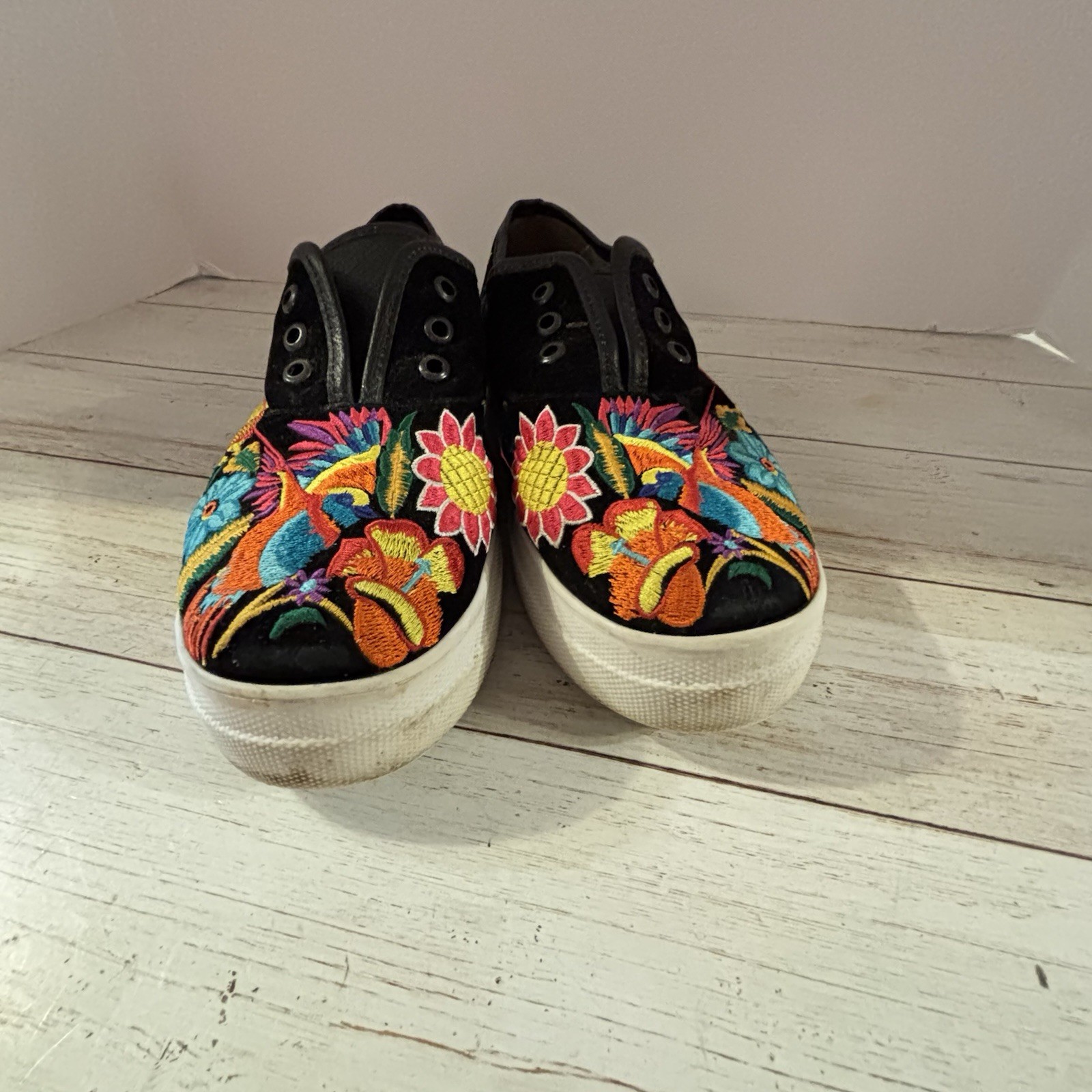 Xhantae Colorful Floral Embroidered Sneakers 8 Mexico Velvet Leather EUC Women