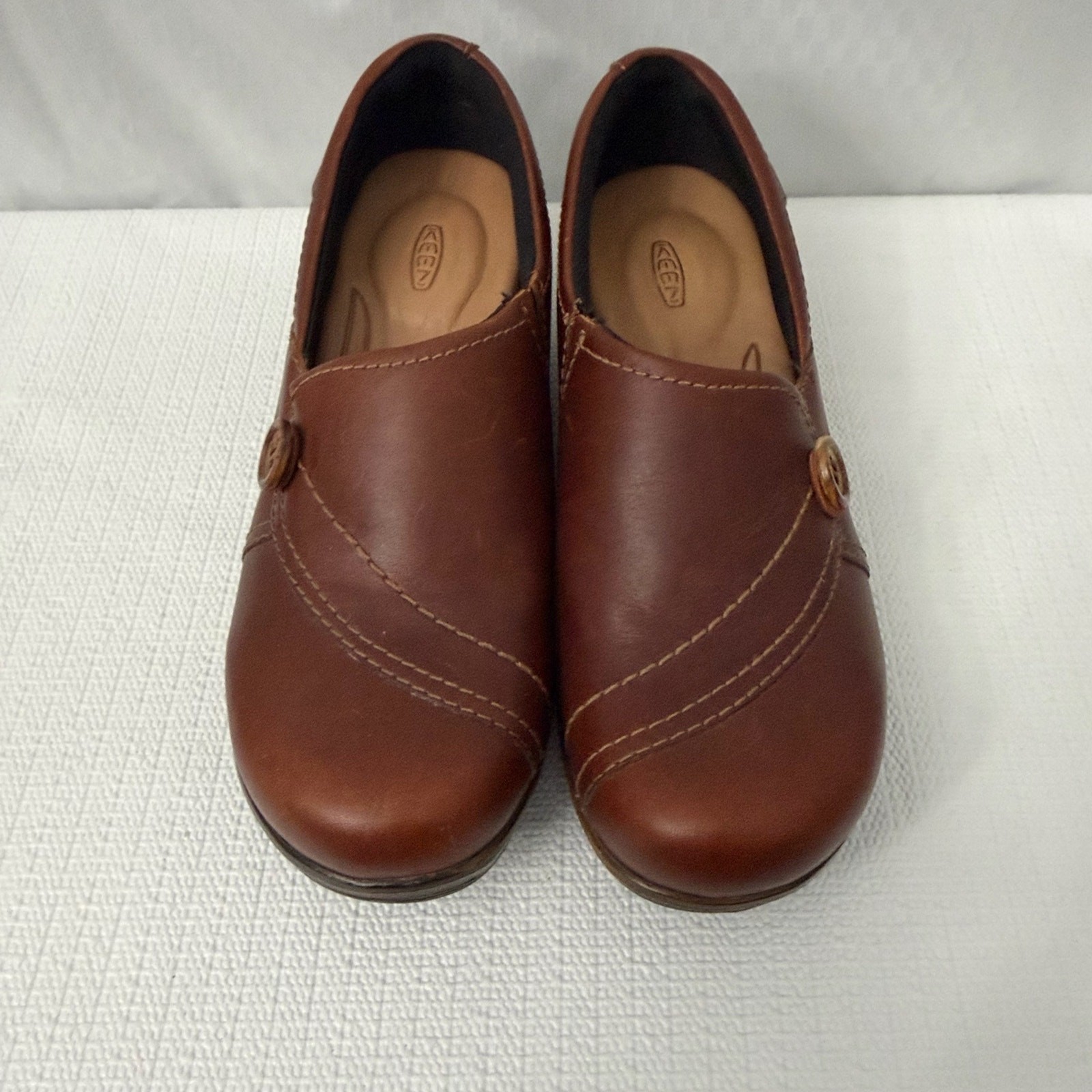 Keen Shoes Womens Size 8.5 Mora Button Slip On Wedge Brown Leather Comfort
