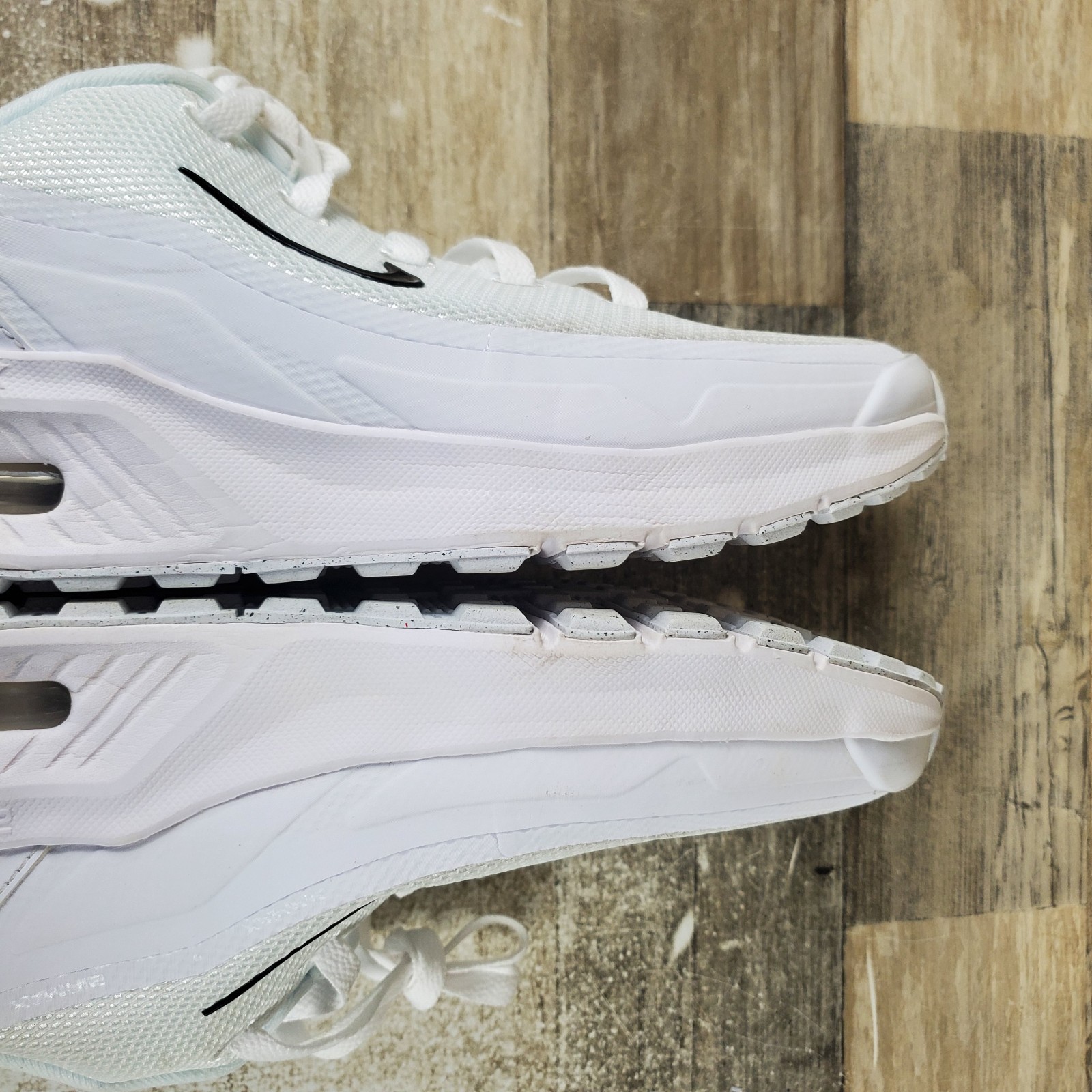 Nike Air Max Bia Womens Shoes Sz 9 White Mesh Comfort Lace Up Round Toe Sneakers