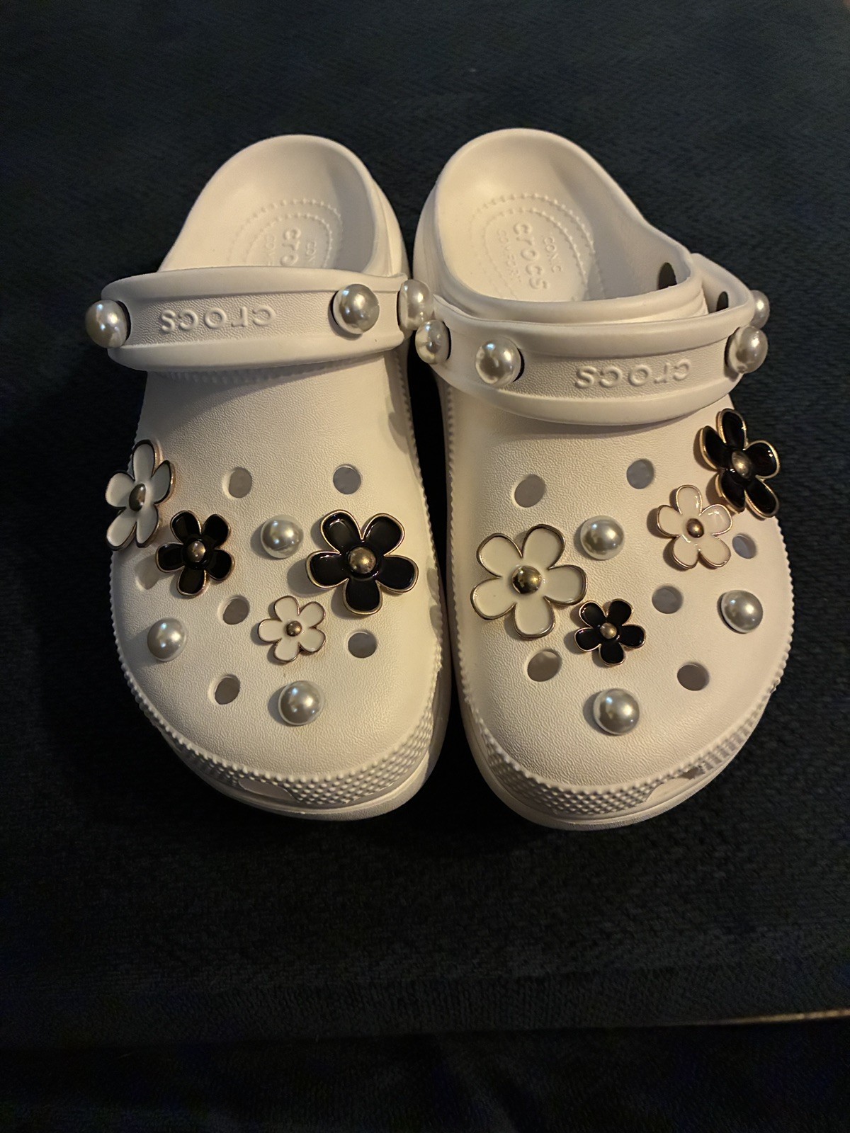 Crocs Classic Platform Clogs White Pearl W6 W/ 22 Custom Pearl Daisy Jibbitz