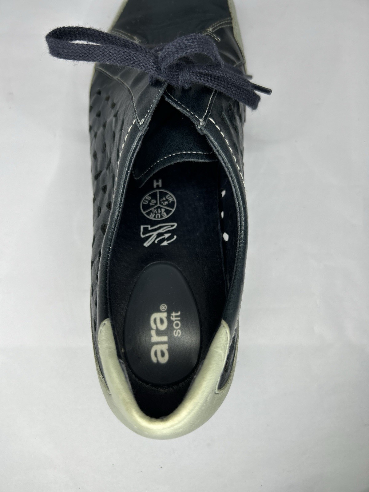 Ara Soft Womens 10 Navy Perforated Leather Sneakers Luftpolster Comfort Shoes