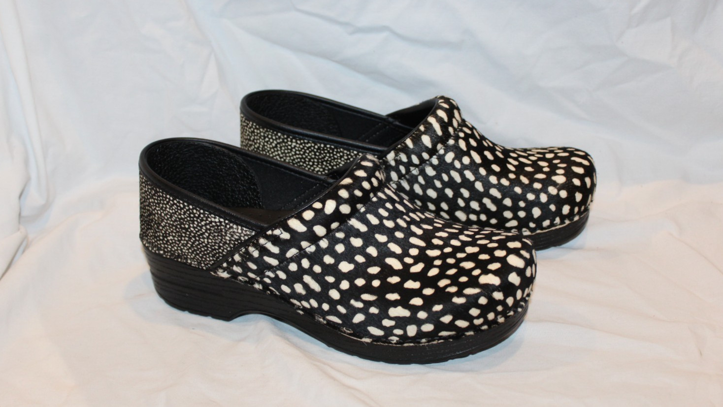 DANSKO WOMEN’S PROFESSIONAL SLIP ON CALF HAIR SPOTTED CLOGS BLACK EU 41