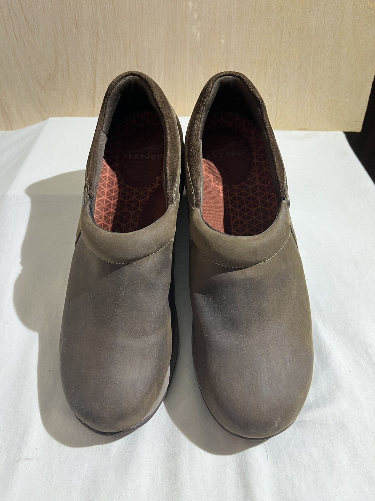Women’s Dansko Patti Vibram Casual Shoes Brown Suede Nubuck Slip On sz 42 GUC