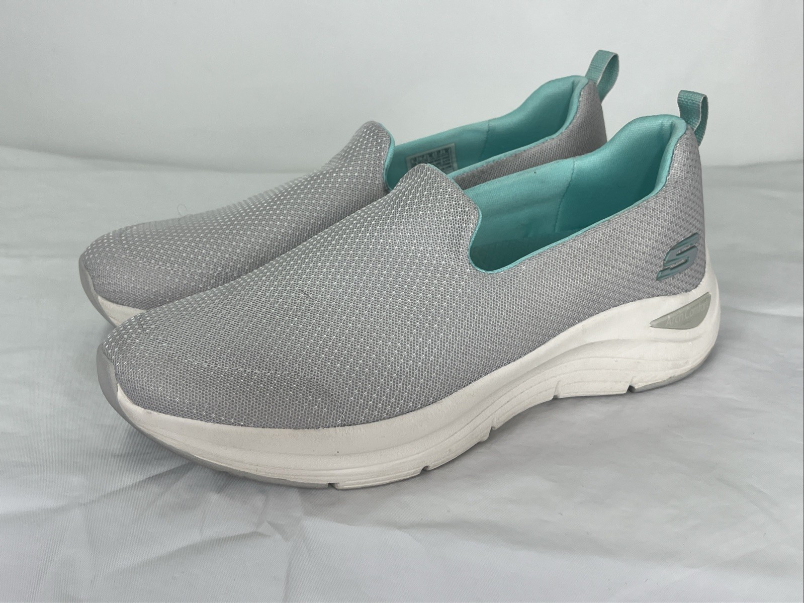 Skechers Arch Comfort Shoes Womens Size 10 Slip On Walking Sneakers 56126