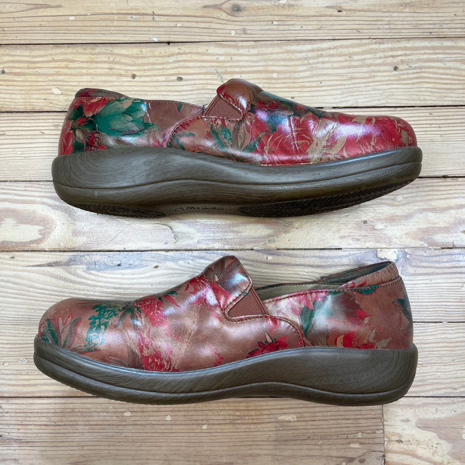 Alegria Keli Professional Leather Clogs Red Floral Slip Resistant EU 40 vibrant