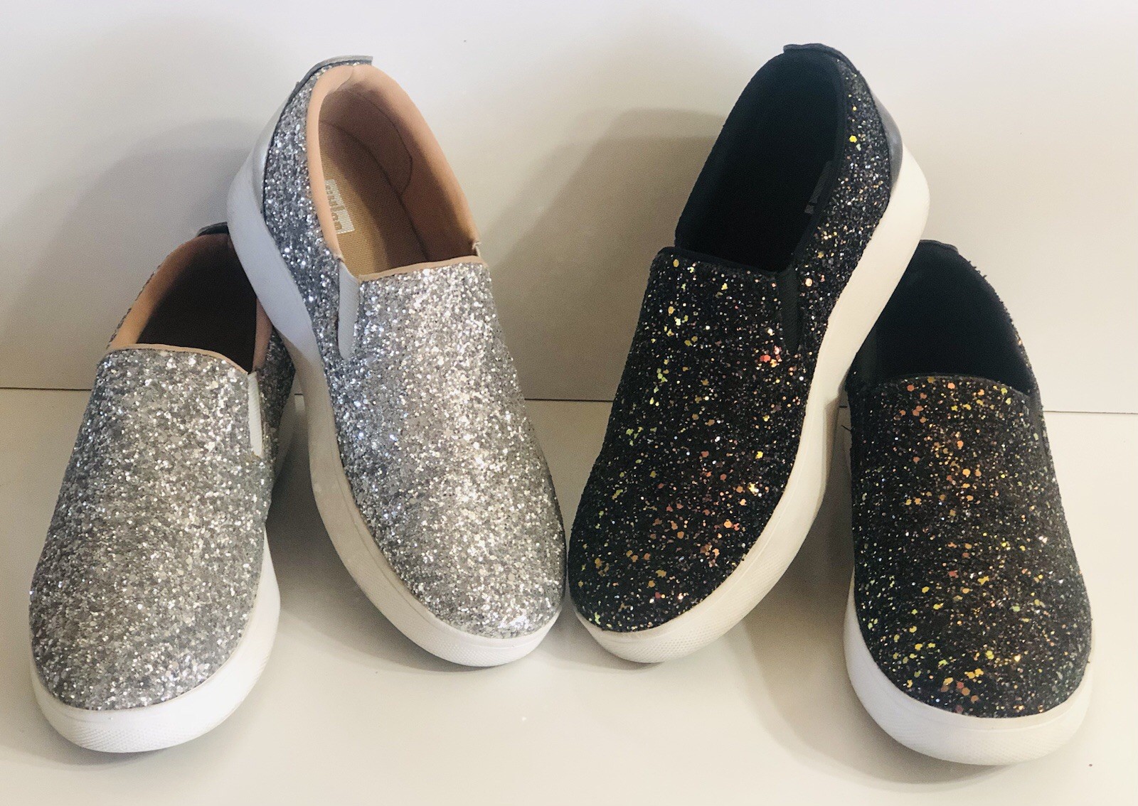 Fitflop Two Pair 6.5 Black And Silver Glitter Slip Ons Great Condition
