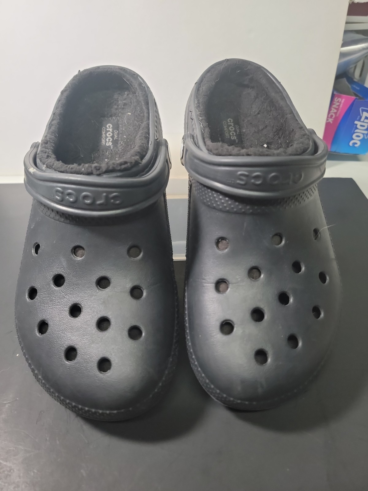 Crocs Dual Comfort Black Faux Fur Lined Clog Shoe Men’s Size 7 / Women’s Size 10