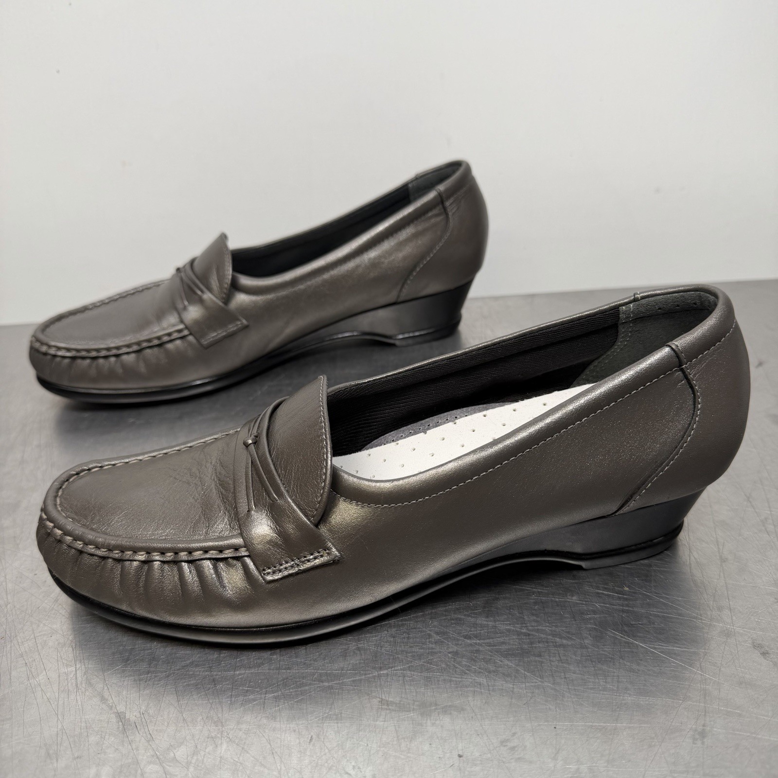SAS Easier Comfort Shoes Womens Size 10 N – Wedge Dress Loafer, Silver Moccs USA