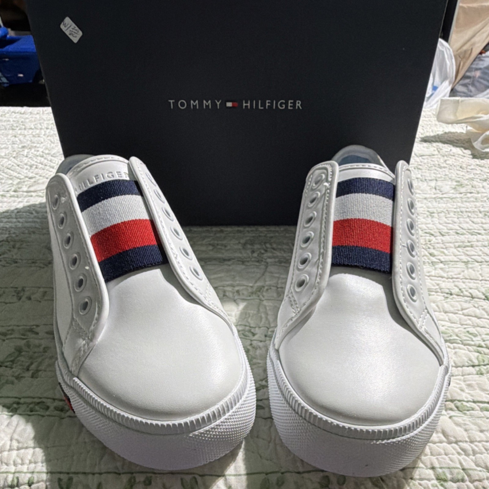 Tommy Hilfiger Anni Women’s Slip-On Comfort Shoes White Navy Red Size 6M