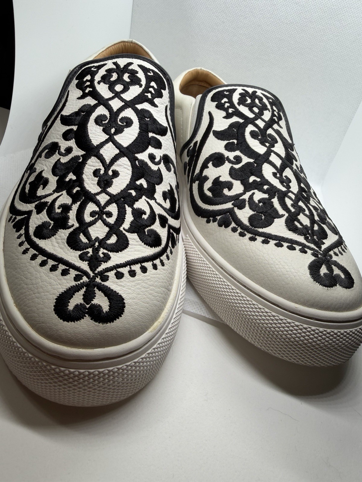 New Brighton Moor Casablanca Embroidered Sneakers: Size: 10, Width:M MSRP $190