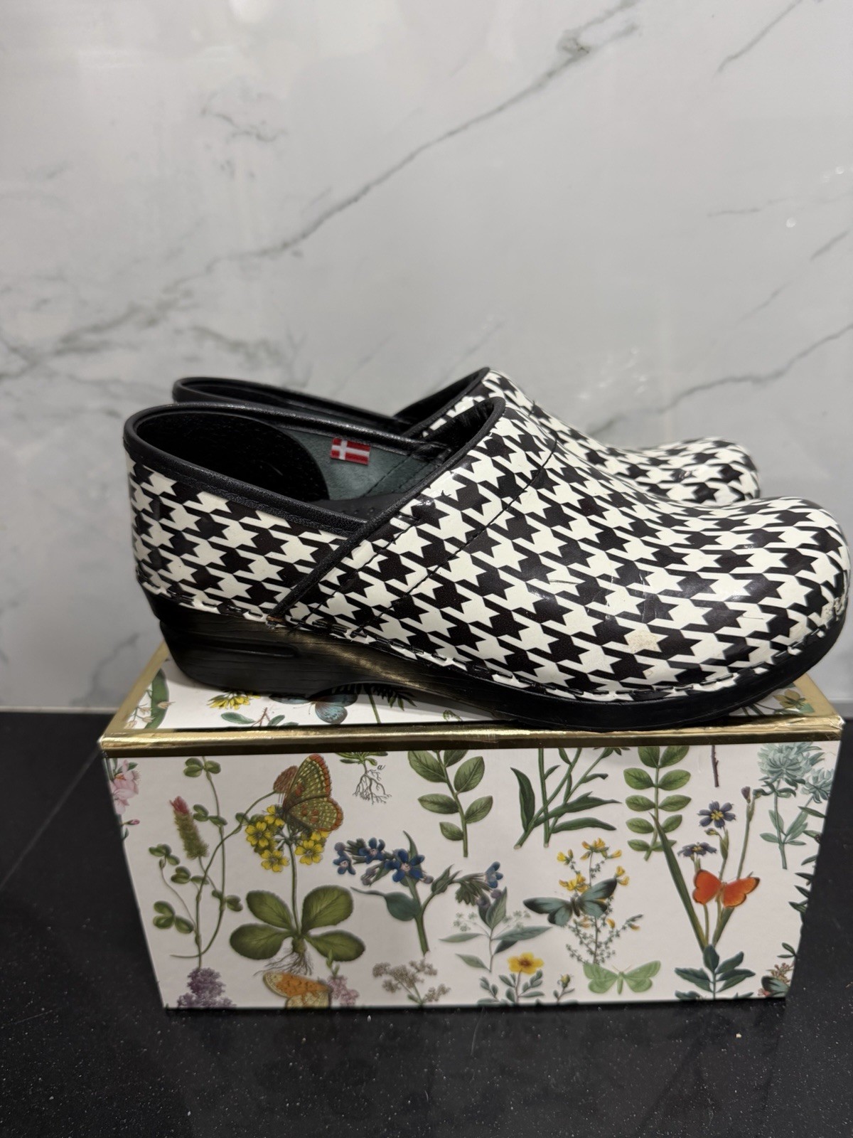 Sanita The Original Danish Clogs Womens Size EU 39 US 8.5 Black White