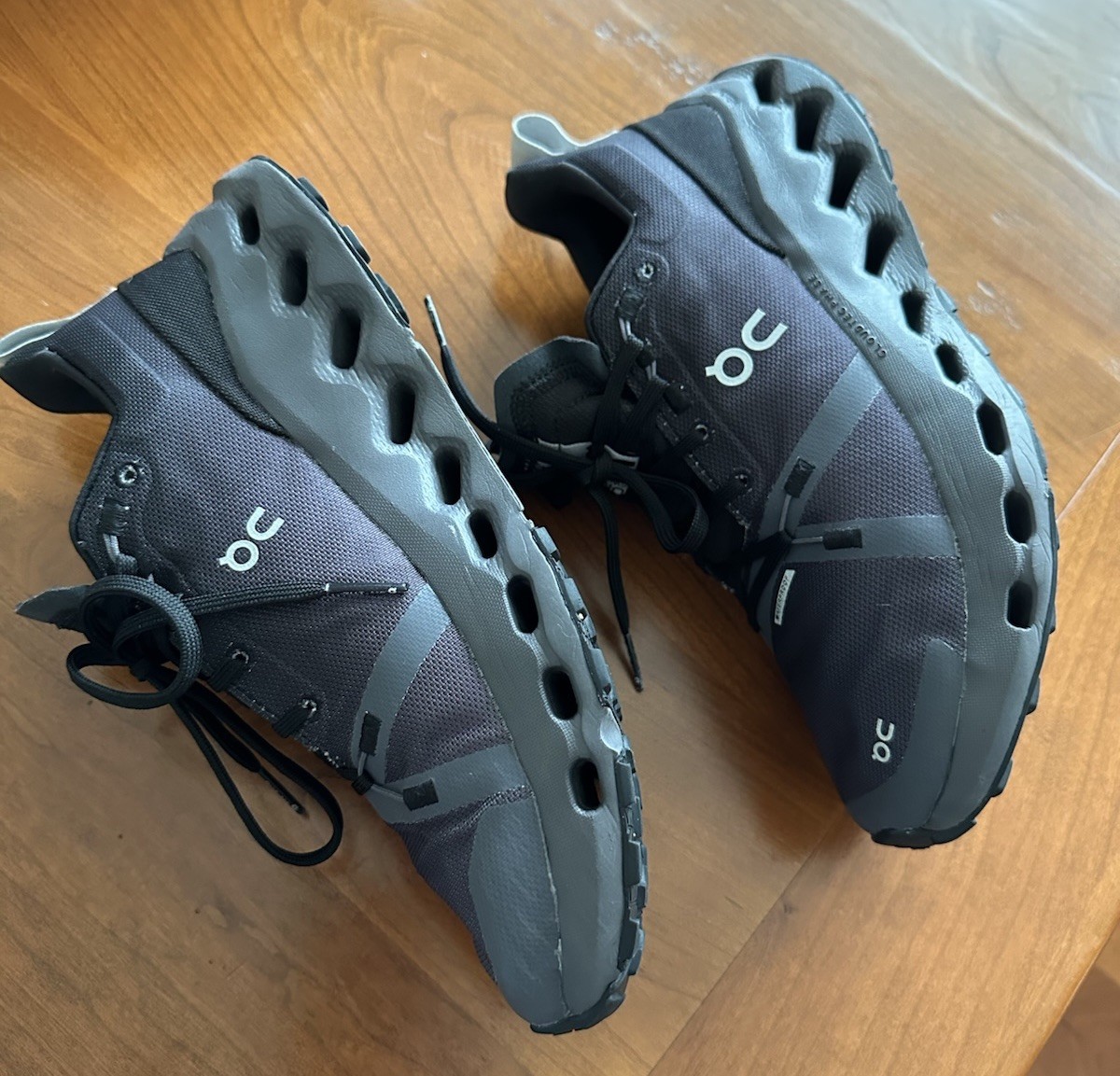 ON CLOUD WOMEN’S CLOUDSURFER TRAIL WATERPROOF ATHLETIC SNEAKERS SIZE 7 BLACK