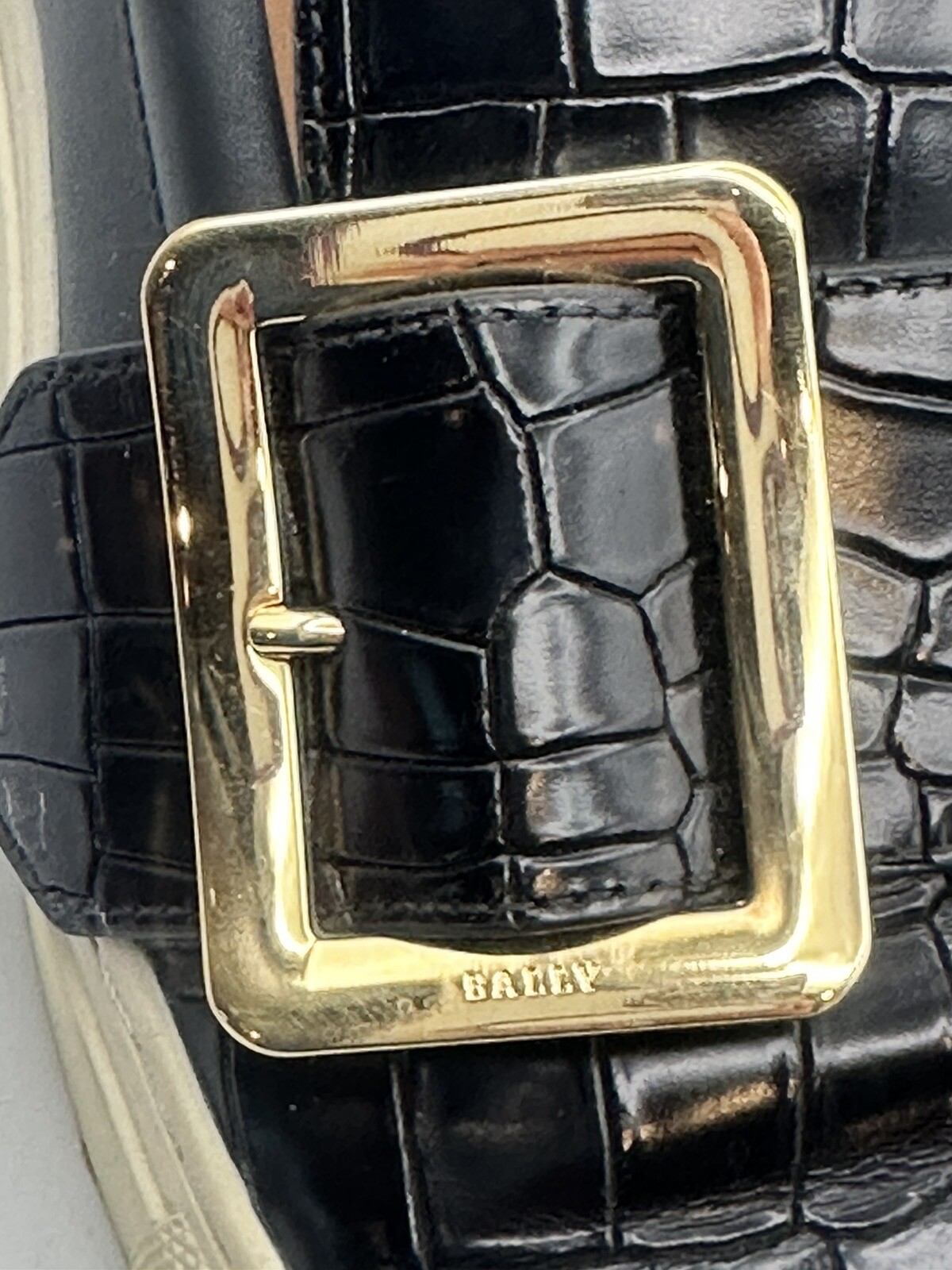 Bally Switzerland Heska 100 Gold Buckle Crocodile Imprint Loafer EU38E US7.5M