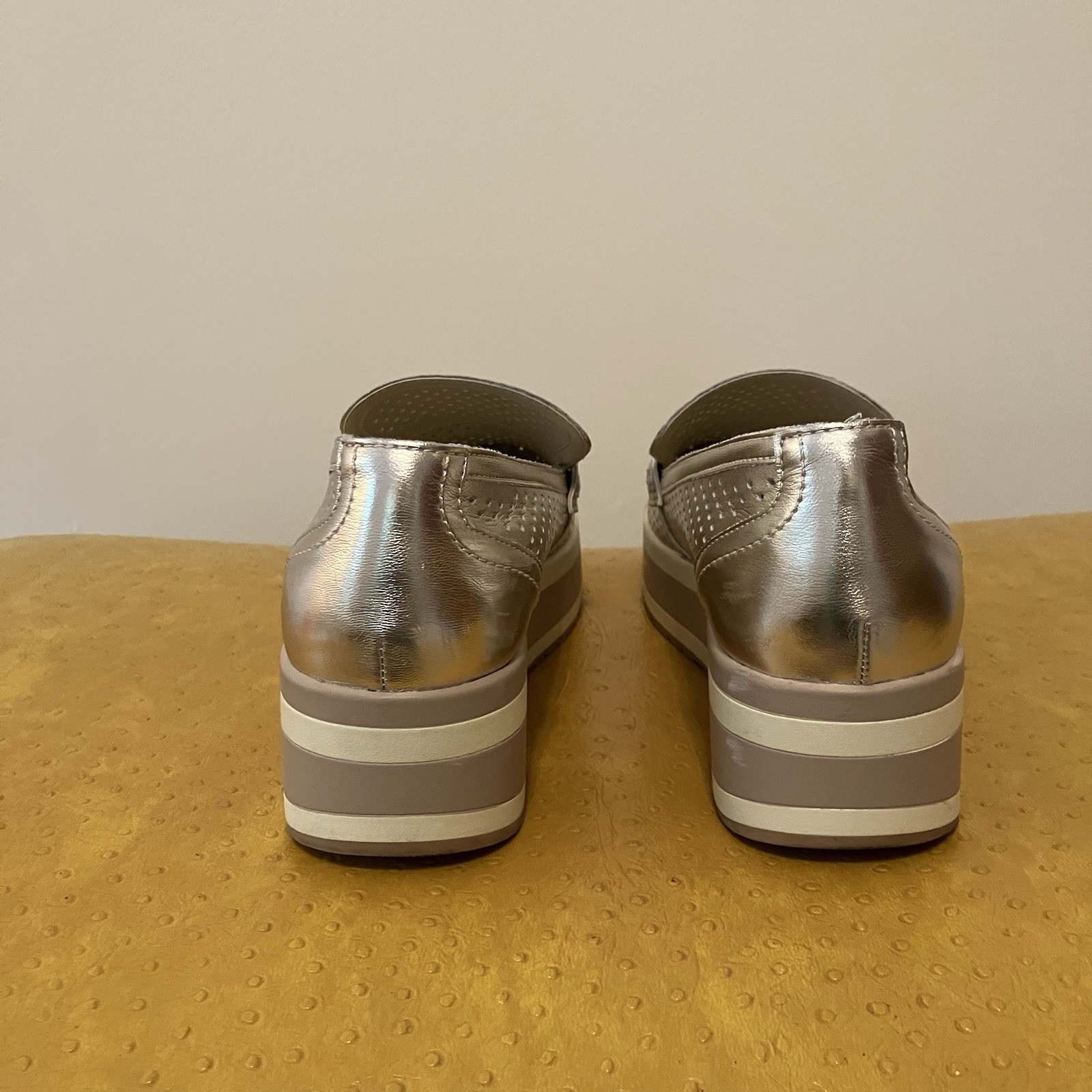 Dolce Vita Janine Slip-On Platform Loafer Sneaker Perforated Softwaves Gold 9.5
