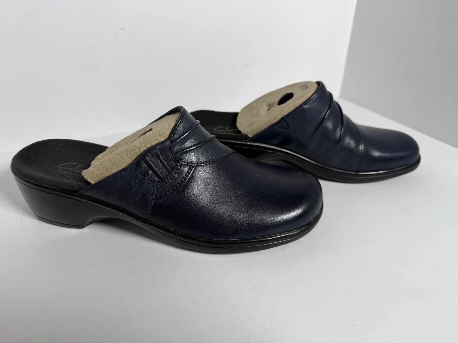 Clarks Bendables “May Earth” Navy Leather Slip On Clogs Mules Women’s Size 6