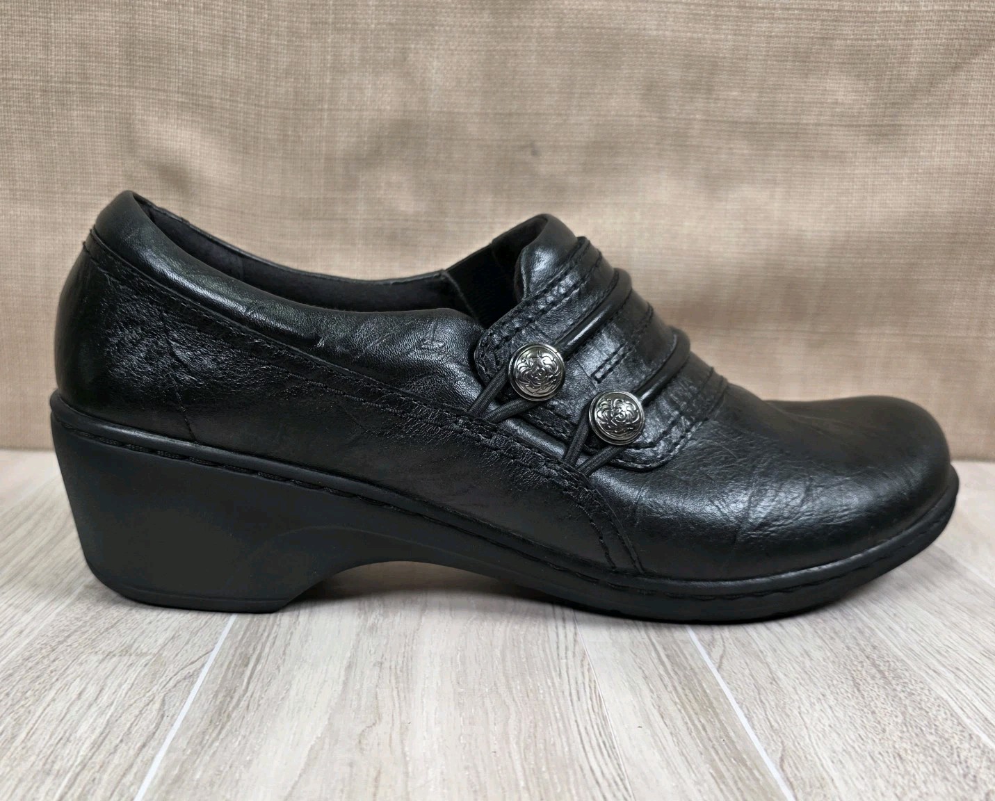 Clarks Collection Black Leather Wedge Loafers Button Accent Slip On Shoes Size 9