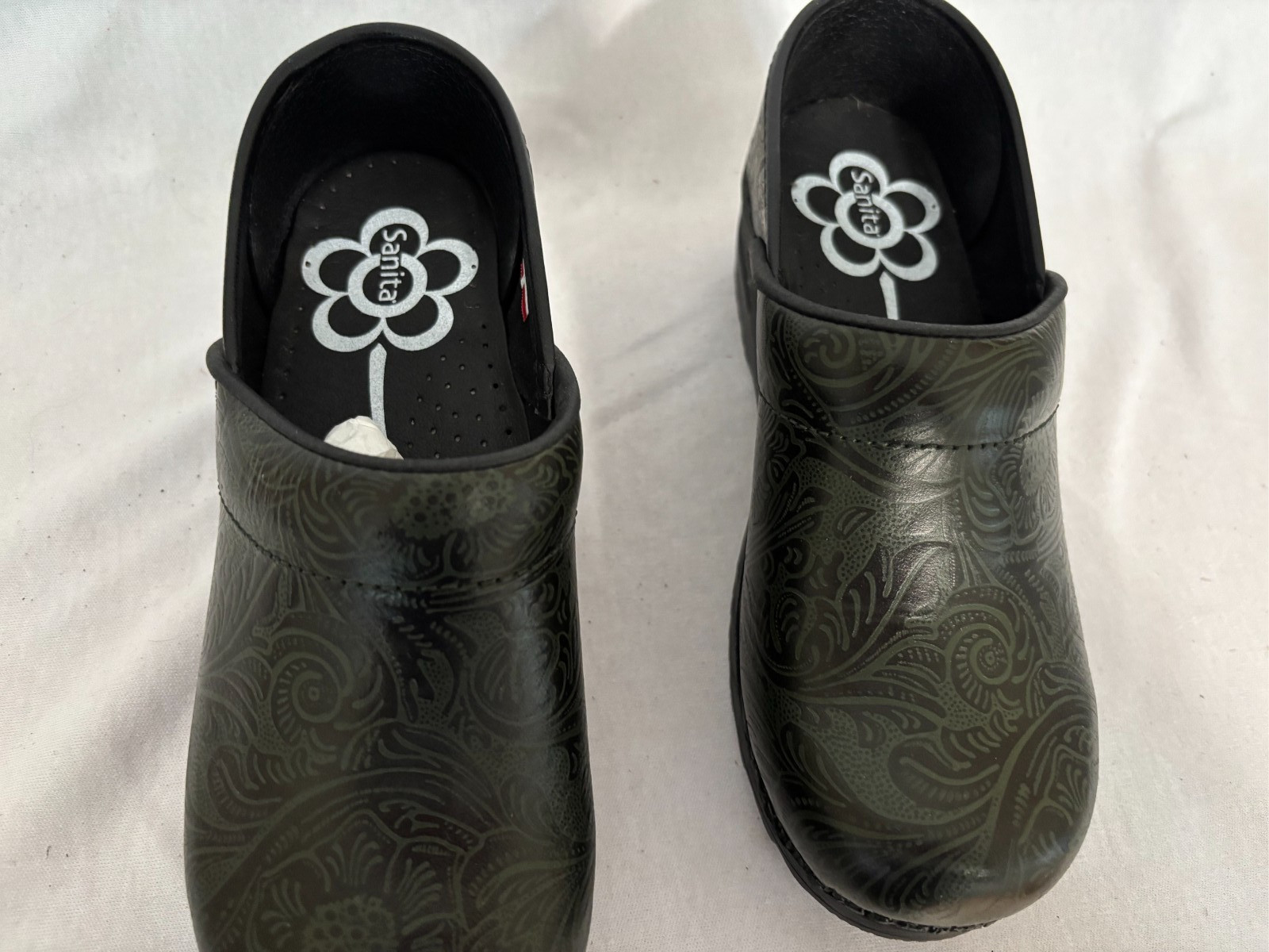 New in box Sanita The Original Danish clogs dark green size 6