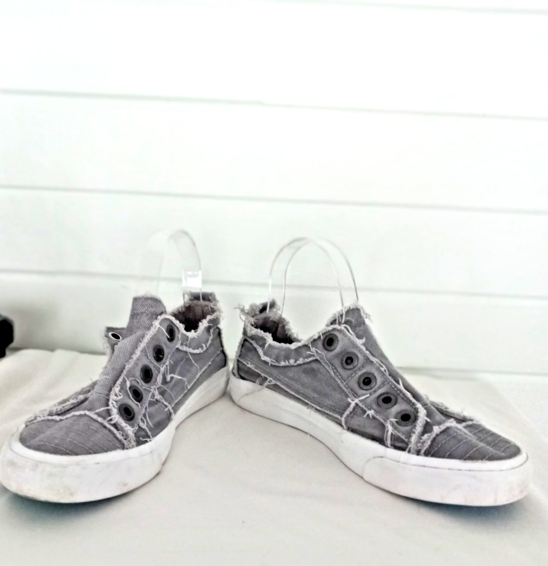 Blowfish Malibu ZSoul Gray Distressed Slip-On Sneakers Women’s Approx 7.5-8