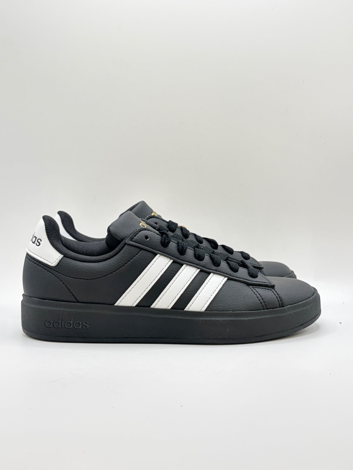Adidas Grand Court 2.0 Women’s Black and White Sneakers Size 5 US