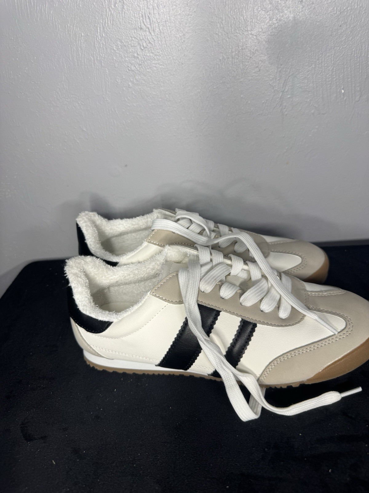 Dolce Vita Striped Women’s White Black Beige Lace Sneakers Casual Shoes size 7