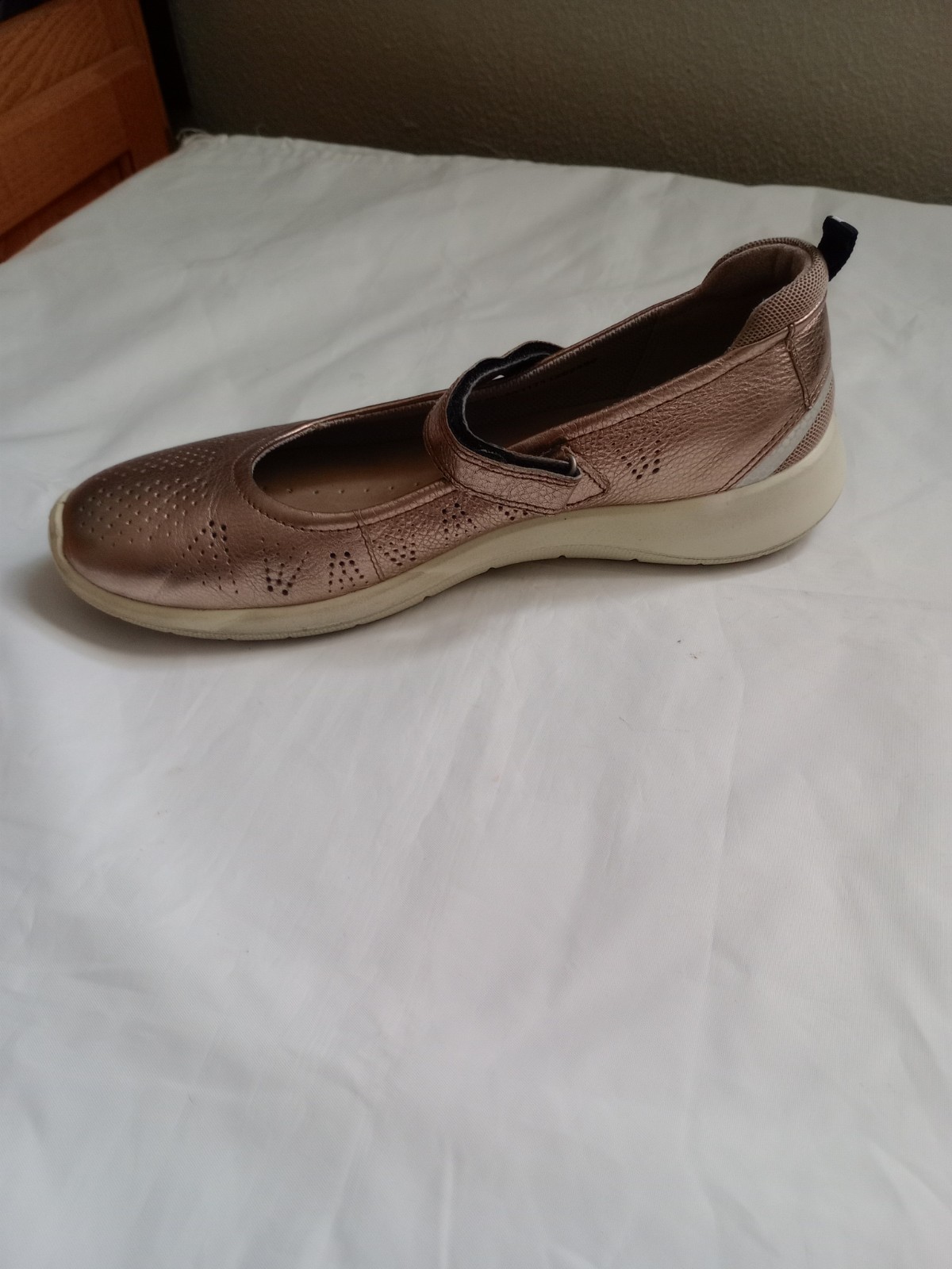 Ecco Womens Antique Gold Laser Cut Leather Hook & Loop Mary Jane, Size 8 EU 39
