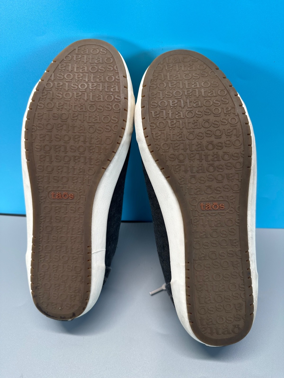 Taos Star Grey Washed Canvas Comfort Lace Up Sneakers Womens Size 9.5 Minimalist