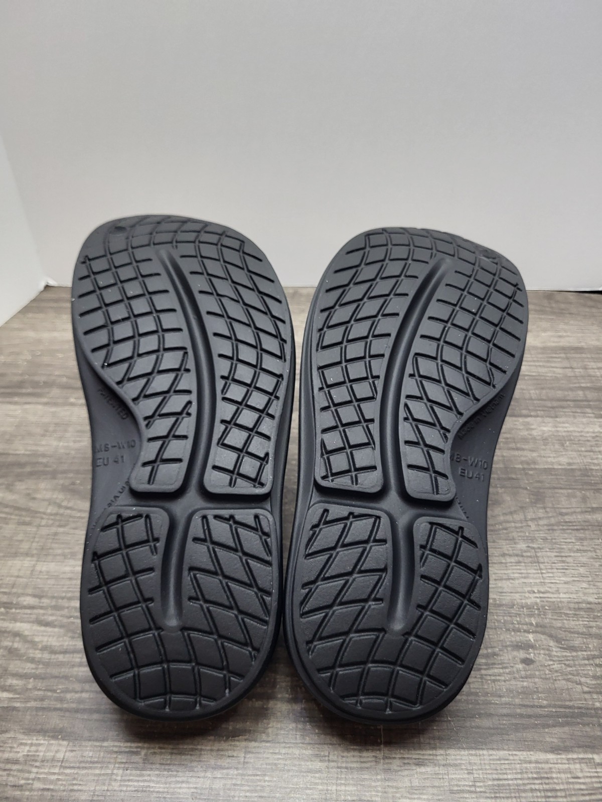 OOFOS OOcloog Clogs Black & Gray Snake Print Mule Women’s Size 10 Slip-On