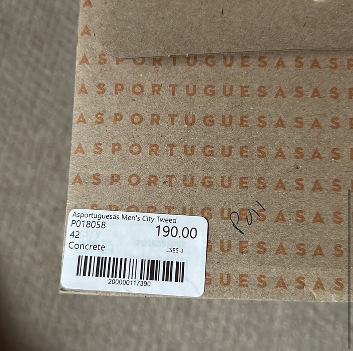 asportuguesas size 42. New in box in color concrete.