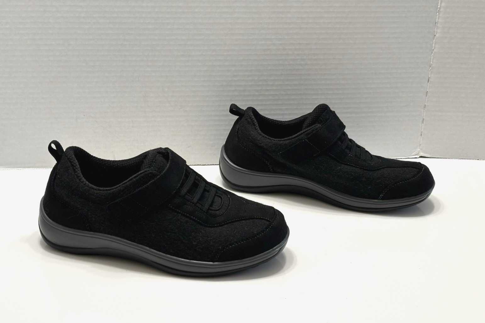 Orthofeet Volcano Women Size 7 M Black Orthopedic Adjustable Strap Comfort Shoes