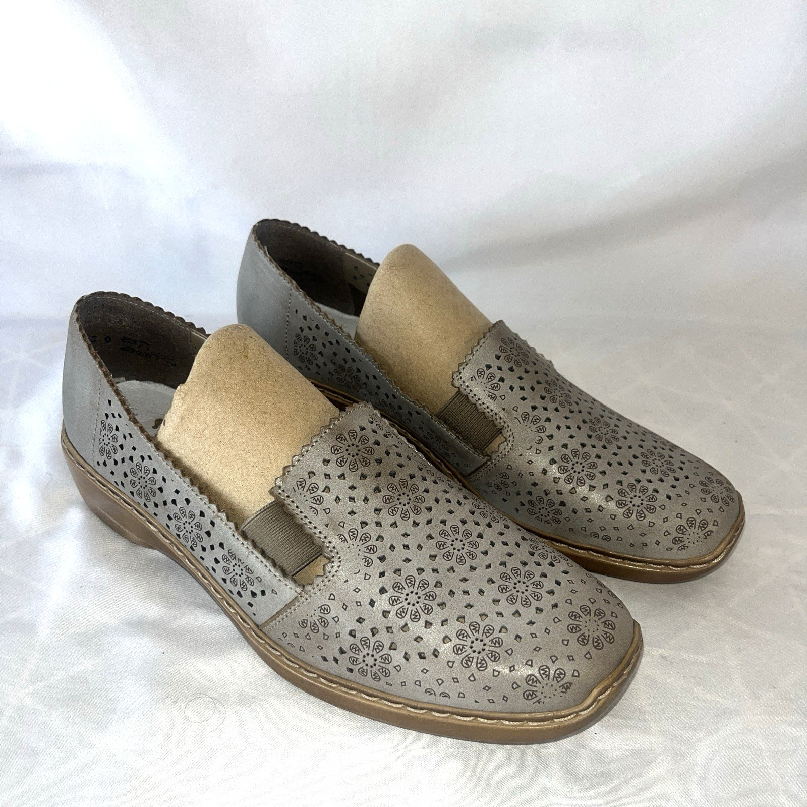 Rieker women’s Doris Loafers Shoes Gray Leather Perforated Slip-ons Size 40 9.5