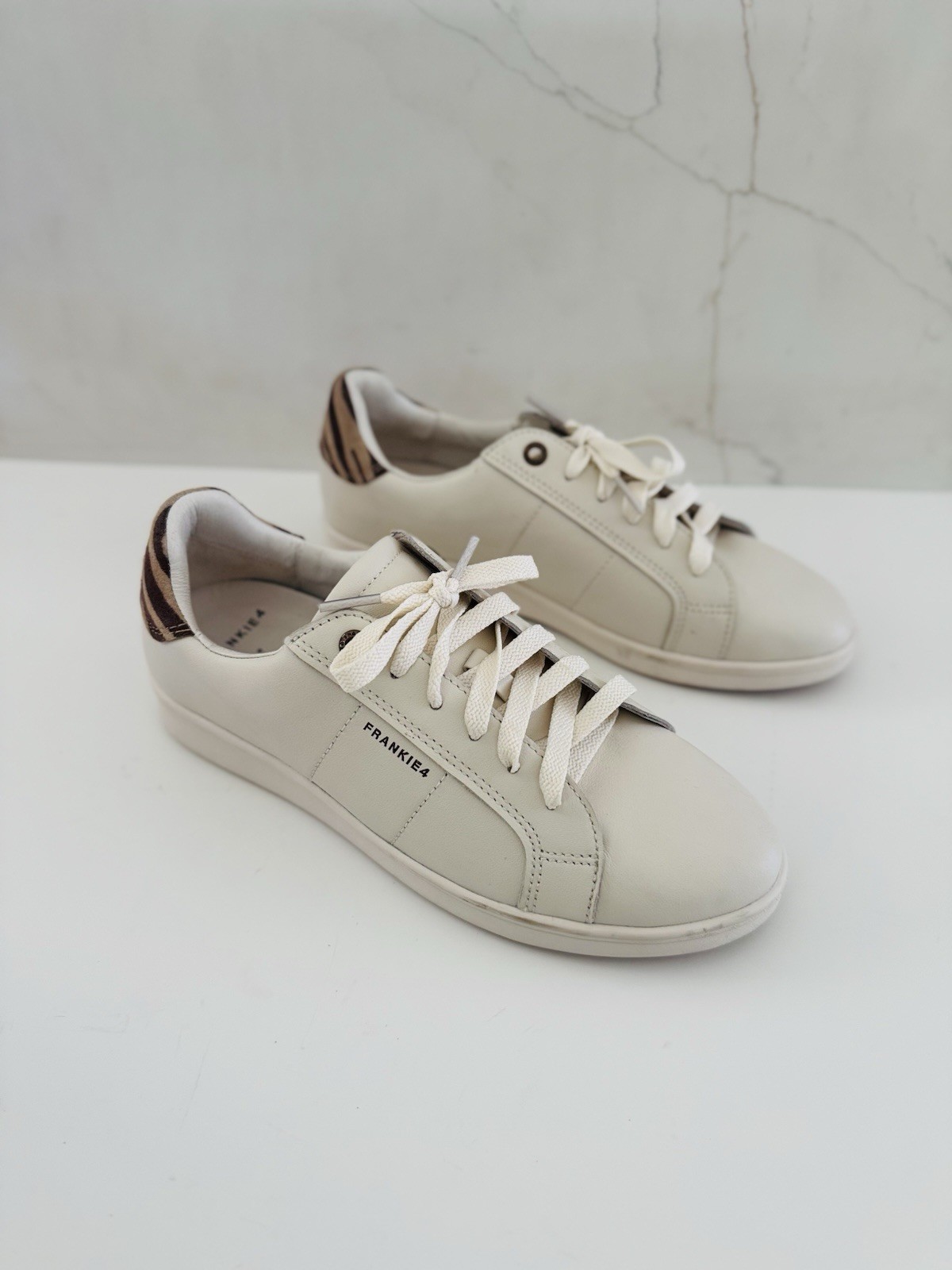 Frankie4 Jackie V Sneakers Women’s White Chalk Zebra Athletic Shoes Sz 7