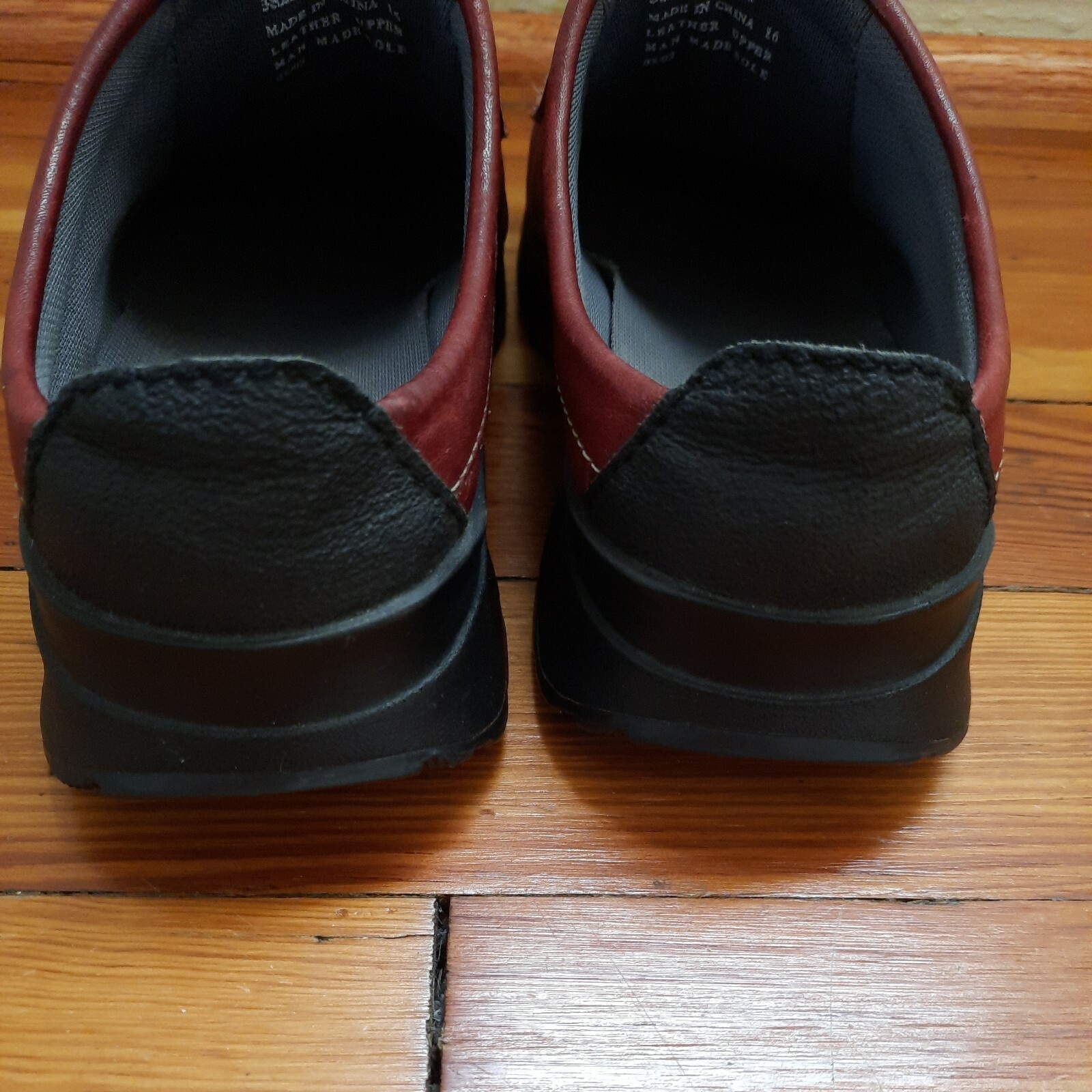CLARK’S WOMEN’S Sz 7M LEATHER SLIP-ON RUBBER SOLE VENUS 38218. 9-j