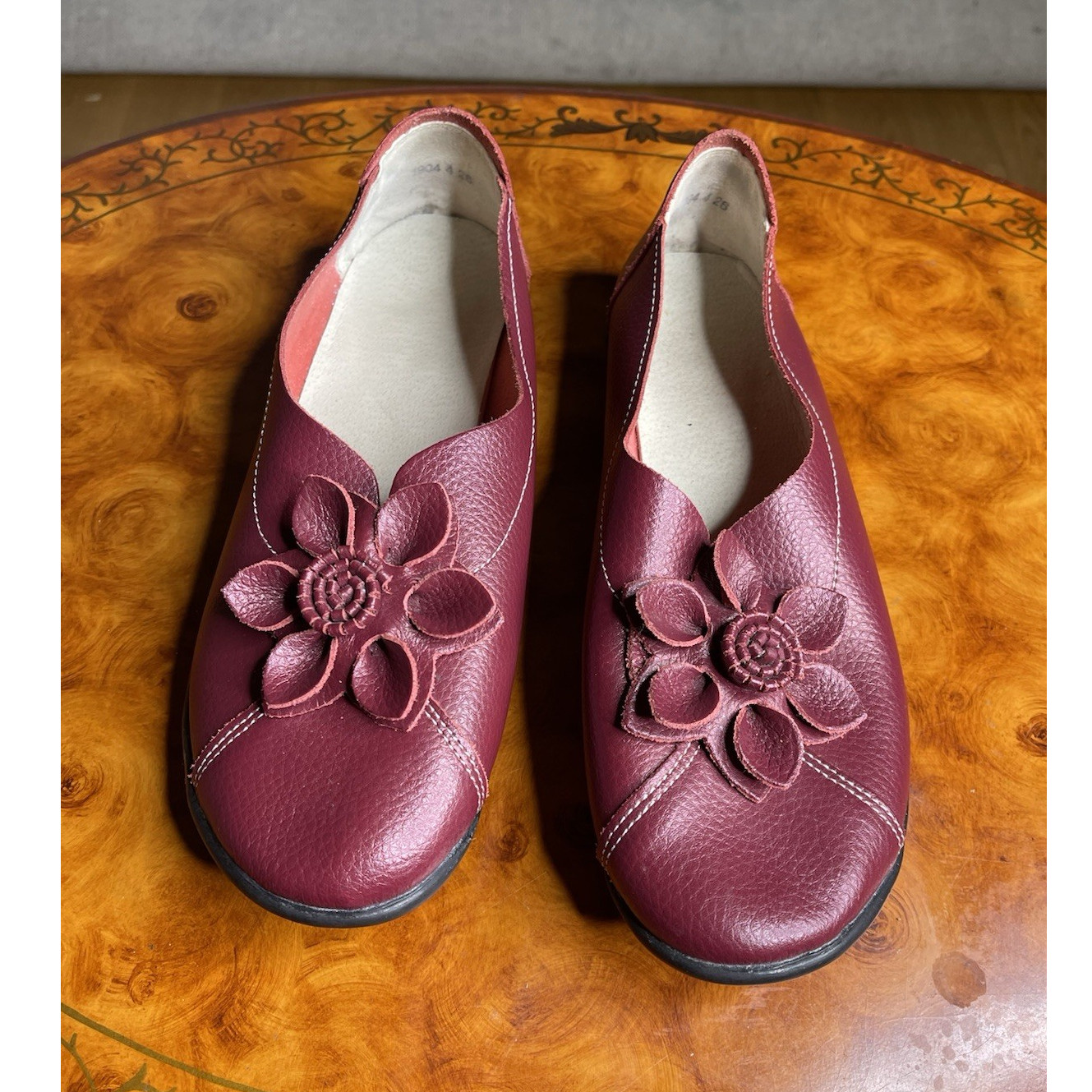 Women’s Burgundy Leather Slip-On Comfort Flat Flower Accent Round Toe 12.5
