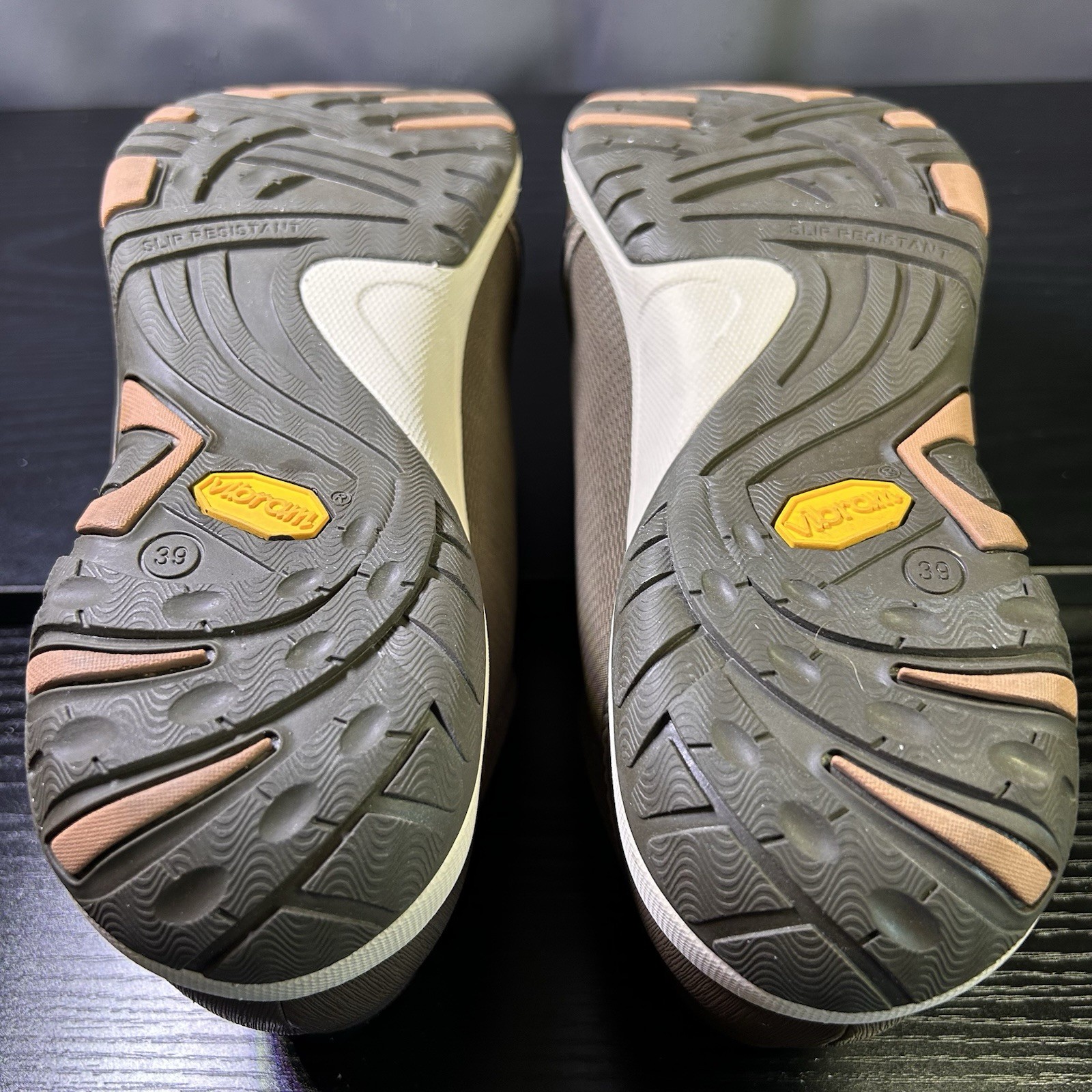 Dansko Peggy Mushroom Waterproof Hiking Walking Vibram Sole Women US 8.5-9/EU 39