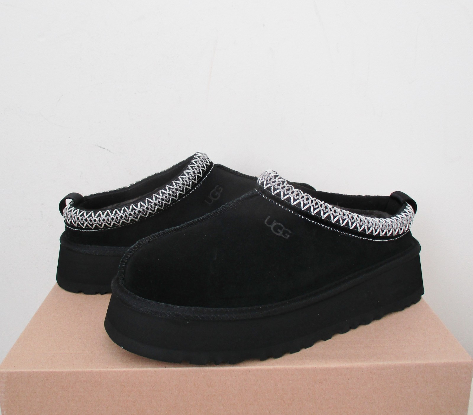 UGG Women’s TAZZ Platform Slippers Clog Shoes 8US BLACK Suede NWOB