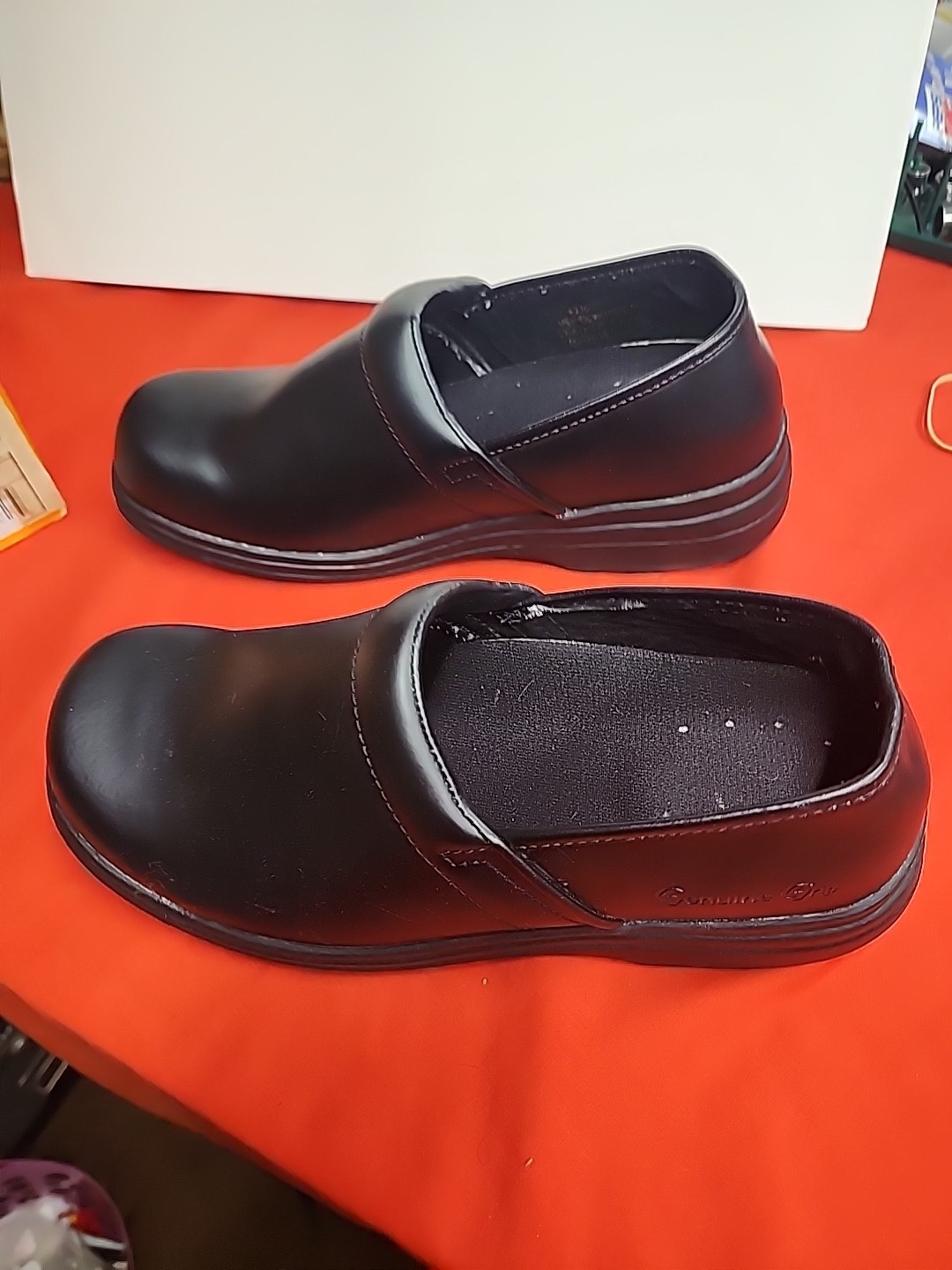 Genuine Grip Slip Resistant Womens Shoes Size 10