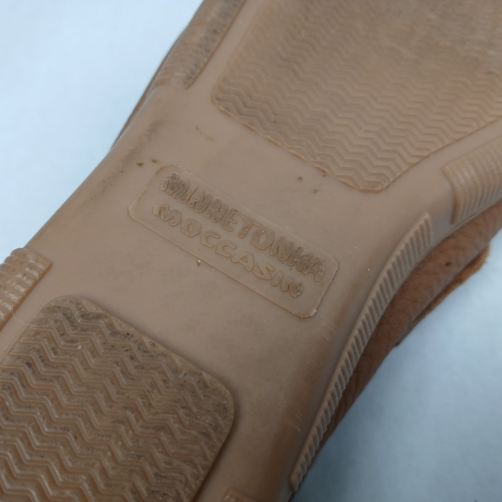 Minnetonka Moosehide Classic Natural Moccasin Women’s Size 8.5 Rubber Sole
