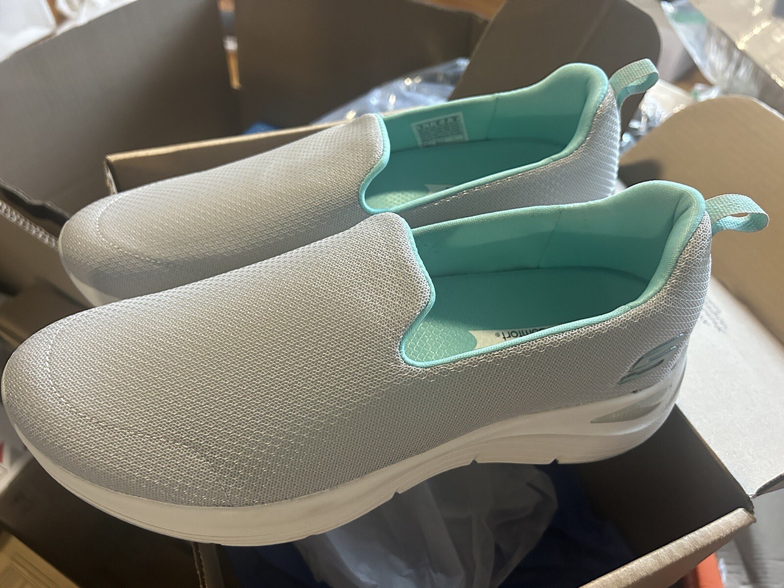 Skechers Ladies Arch Comfort Athletic Slip On Shoe Gray / Teal 56126 NEW Size 10