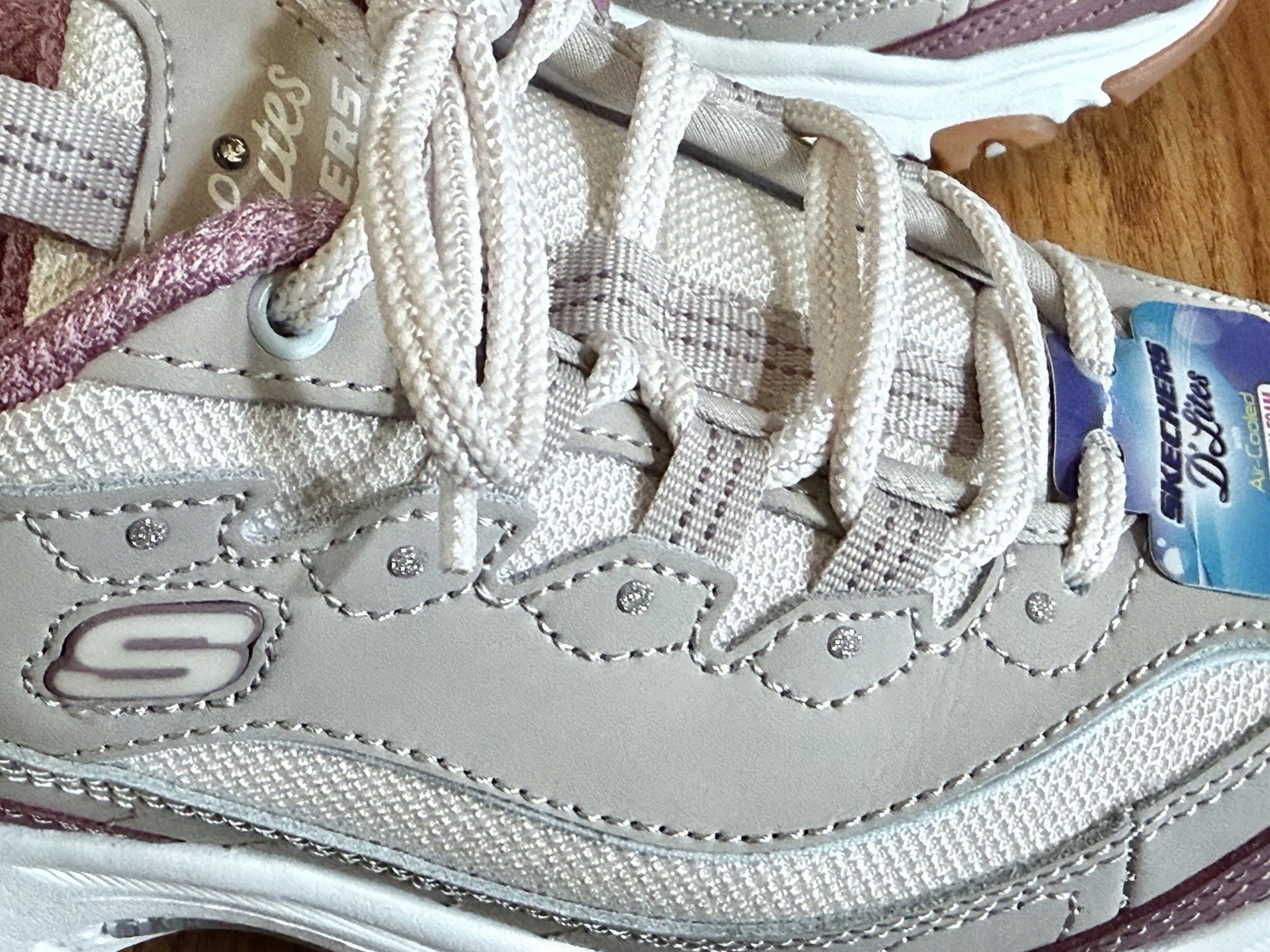 Skechers Women’s D’Lites Popular Vote Shoe Taupe/Multi Sneaker Size 7