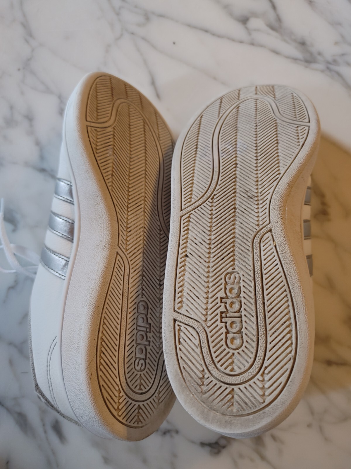 ADIDAS AQ0528 Women’s Sz 7.5 Grand Court White w/Silver Stripes UK 6