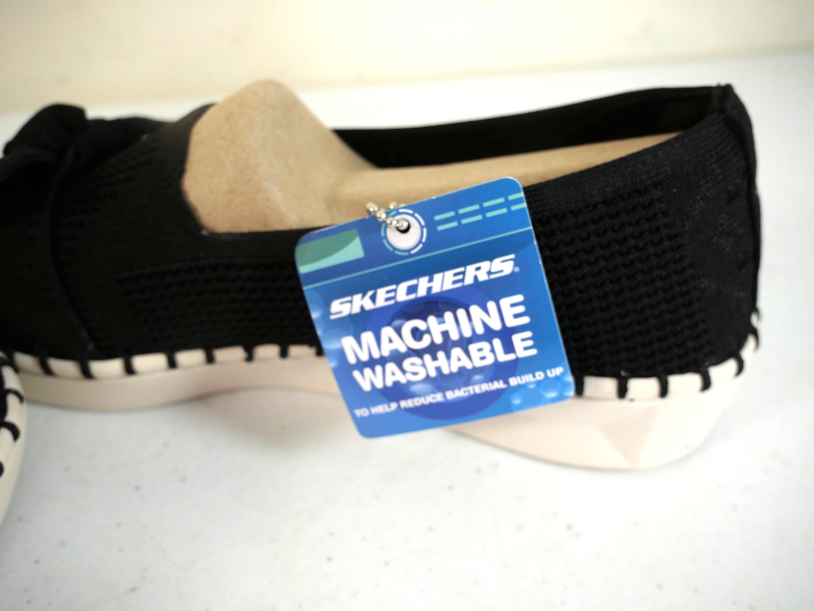 SKECHERS Women’s 6.5 M Black Mesh Air-Cooled Memory Foam Comfort Shoes NEW, Bow
