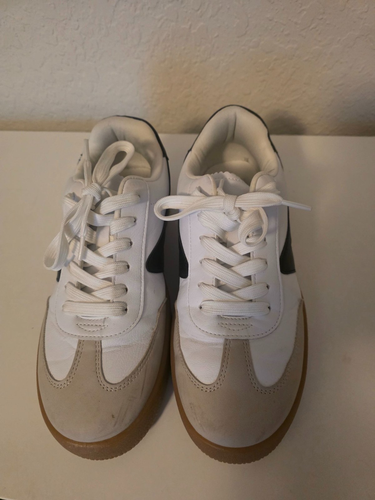 Dolce Vita Russo Ladies White Beige Black Comfy Sneakers size 8.5