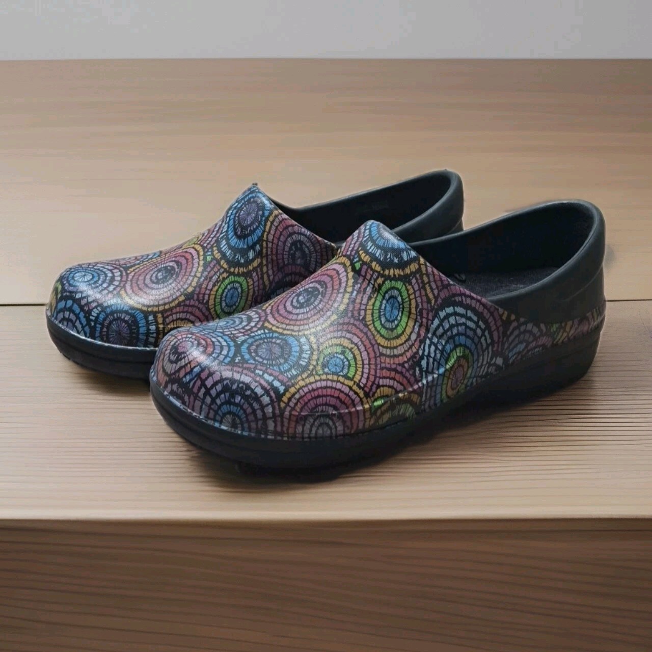 CROCS Neria Pro II Graphic Print Slip Resistant Slip-On Work Nurse Clogs Size 11