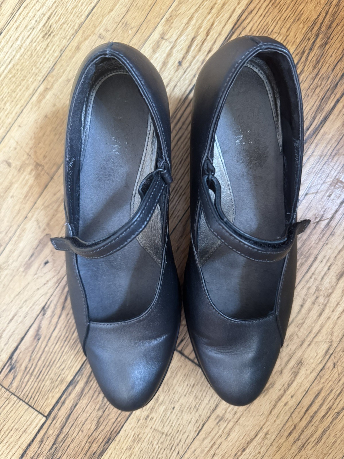 NAOT Mary Jane Shoes Women’s Size EU 39 /8-8.5 Metallic Gray Leather Heels Pumps